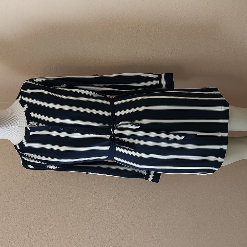Beautiful dress, size xxs , brand LOFT, new.